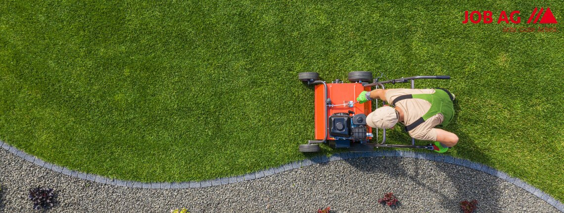 Mitarbeitende in der Garten- und Grünflächenpflege